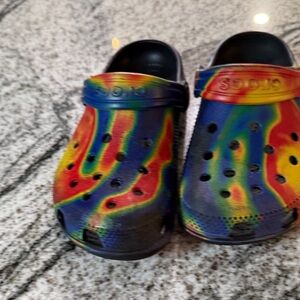 CROCS Kids Rainbow Tie-Dye Clogs - Red, Yellow, Green, Blue